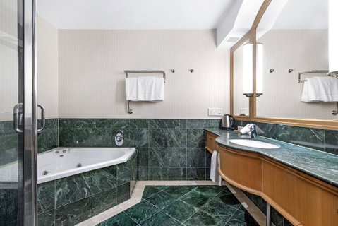Gold Tower Private Hotel Suite With Ocean Views - Accommodation Brisbane 2