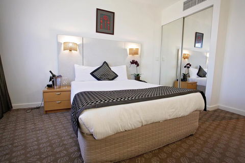 Golden Pebble Hotel - Accommodation Brisbane 1