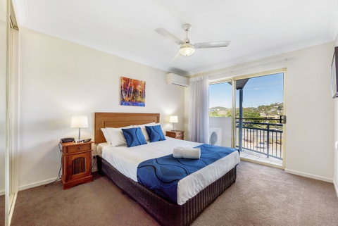 Golden Riviera Absolute Beachfront Resort - Accommodation Brisbane 3