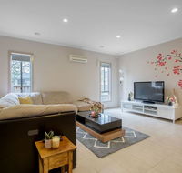 Gorgeous 4BR home in Point Cook - Accommodation Brisbane