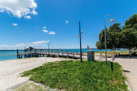 Ground Floor With Water Views And Pool! - Accommodation Brisbane 2