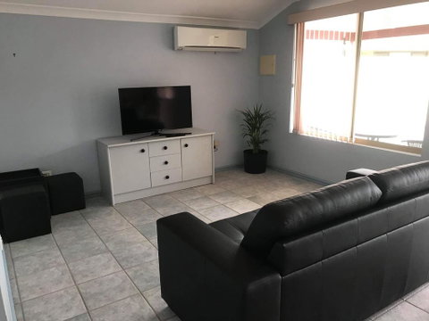 Guesthouse On Dolphin - Accommodation Brisbane 0