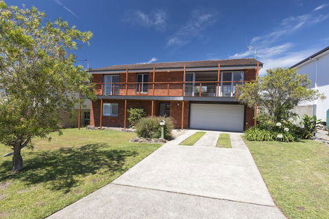 HAMPTONS - Accommodation Brisbane 0