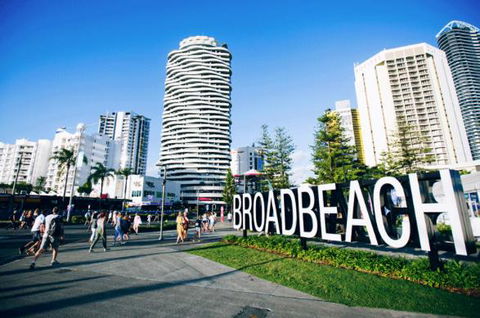 Hamptons #1 Broadbeach Apartment - 1 Bedroom - New Luxurious - Accommodation Brisbane 2