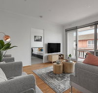 Heart of Ormond Apartment by Ready Set Host - Accommodation Brisbane
