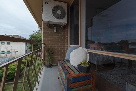Heart Of Ormond Apartment By Ready Set Host - Accommodation Brisbane 2