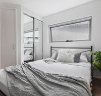 Heart of Sandringham Apartment by Ready Set Host - Accommodation Brisbane