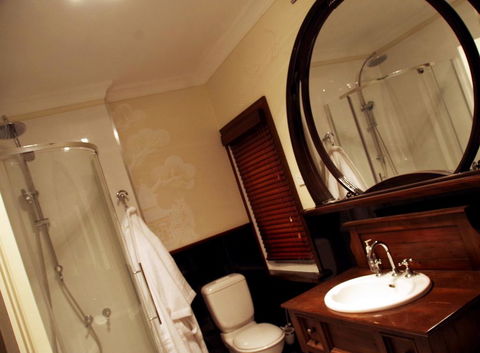 Henrietta's Country House - Accommodation Brisbane 1