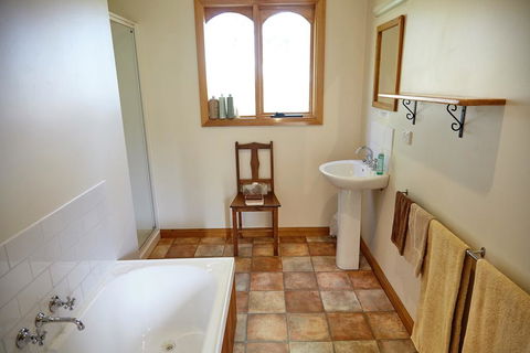 Herons Rise Vineyard Accommodation - Accommodation Brisbane 1