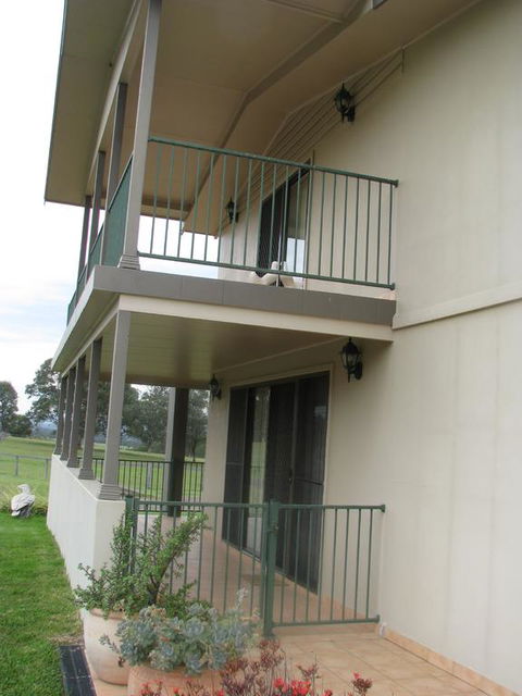 Hill Top Villas - Accommodation Brisbane 3