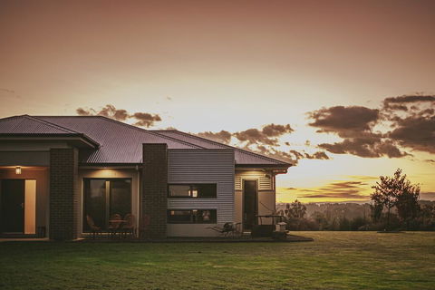 Hillcrest - Accommodation Brisbane 0
