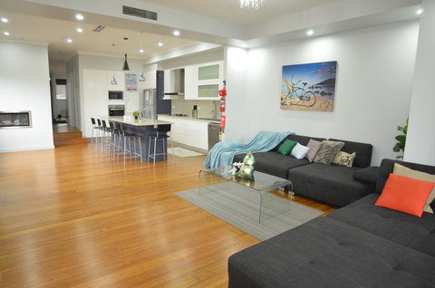Home Away From Home Newly Built And Spacious - Accommodation Brisbane 1
