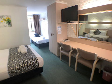Jacaranda Place Motor Inn - Accommodation Brisbane 1