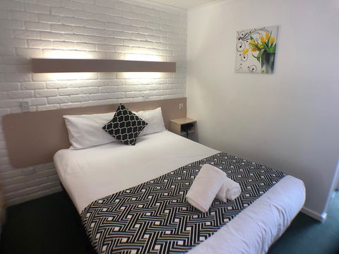 Jacaranda Place Motor Inn - Accommodation Brisbane 2