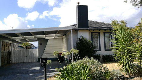 Jesson Crescent Dandenong Cozy House - Accommodation Brisbane 1
