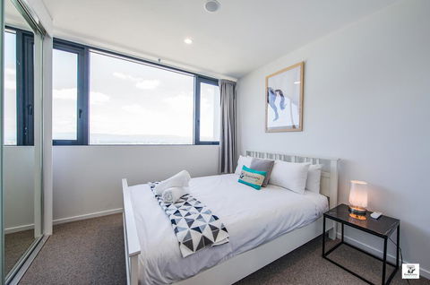 KOZYGURU BROADBEACH AMAZING VIEW 2 BED APT + FREE PARKING WALK TO BEACH QBR004 - Accommodation Brisbane 1