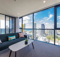 KOZYGURU BROADBEACH AMAZING VIEW 2 BED APT  FREE PARKING WALK TO BEACH QBR004 - Accommodation Brisbane