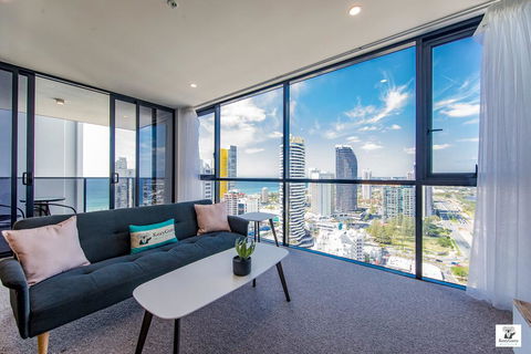 KOZYGURU BROADBEACH AMAZING VIEW 2 BED APT + FREE PARKING WALK TO BEACH QBR004 - Accommodation Brisbane 0