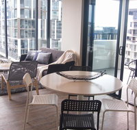 KOZYGURU SOUTH BRISBANE CITY VIEW 2 BED APT FREE PARKING QSB027-708