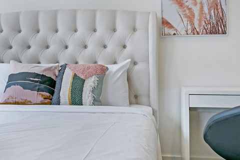 KOZYGURU ZETLAND COSY 3 BEDROOM APT EAST VILLAGE NZE906-1413 - Accommodation Brisbane 1