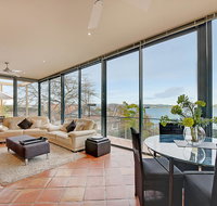 Kylakin - Derwent River Waterfront Views Tennis Court Foxtel - Accommodation Brisbane