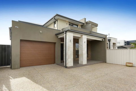 LA DOLCE VITA RETREAT - RYE - Accommodation Brisbane 0