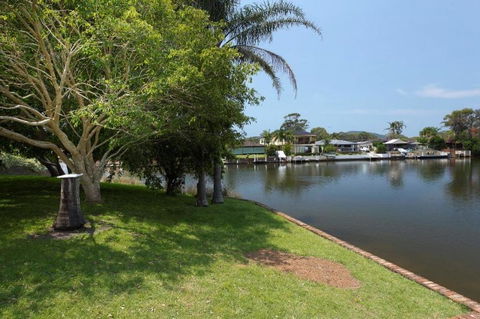LAKE HOUSE ON ELOUERA - Accommodation Brisbane 0