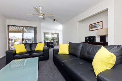 LAKE HOUSE ON ELOUERA - Accommodation Brisbane 2