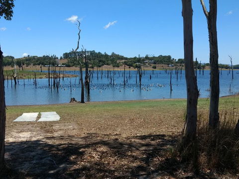 Lake Tinaroo Waterfrontage - Accommodation Brisbane 2
