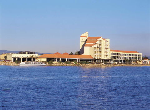 Lakes Hotel - Accommodation Brisbane 0