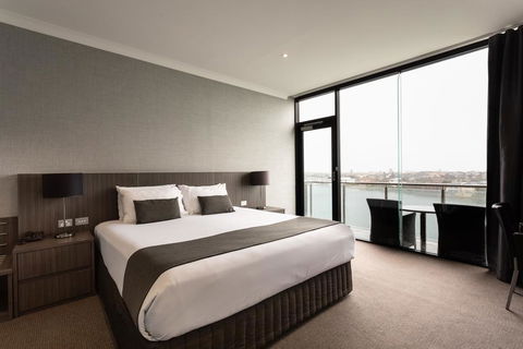 Lakes Hotel - Accommodation Brisbane 2