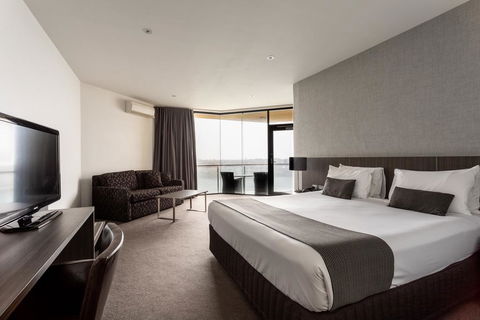 Lakes Hotel - Accommodation Brisbane 1