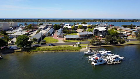 Lakeside Motel Waterfront - Accommodation Brisbane 3