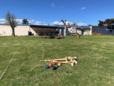 Lakeside Motel Waterfront - Accommodation Brisbane 2