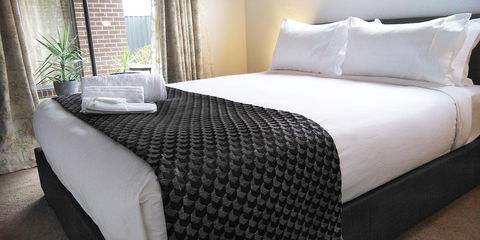 Lakeside Retreat & Business - Accommodation Brisbane 3