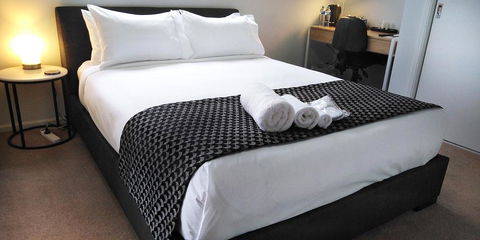 Lakeside Retreat & Business - Accommodation Brisbane 0