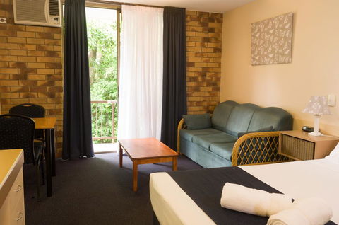 Lancaster Court Motel - Accommodation Brisbane 1
