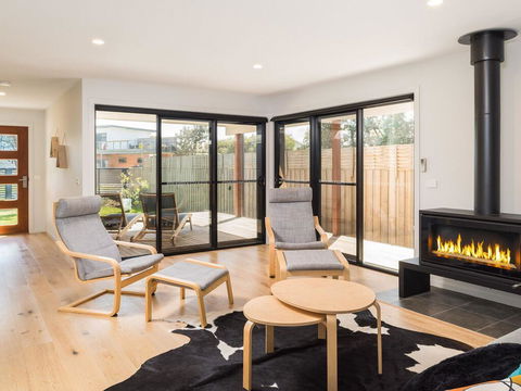 Lantana - Accommodation Brisbane 0