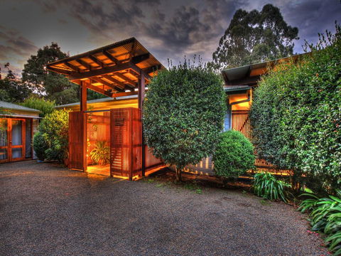 Laurels - Accommodation Brisbane 0