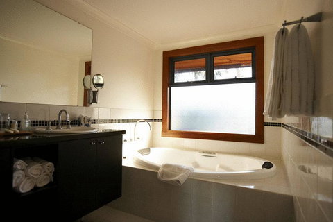 Lazy River Boutique Bed & Breakfast - Accommodation Brisbane 2