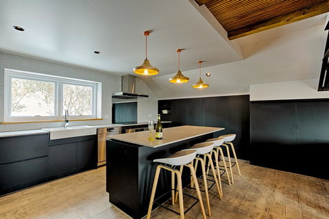 Le Chalets - Accommodation Brisbane 0