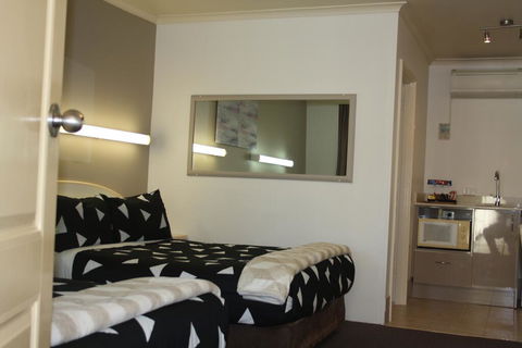 Leagues Motel - Accommodation Brisbane 3