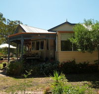 Lilys by the Lake - Raymond Island Accommodation