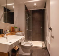 LUXE 2B apartment fully furnished with pool and gym - Accommodation Brisbane