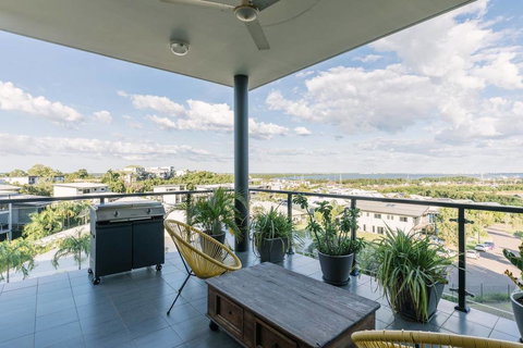 Luxury & Location - Sea Views With Modern Class ! - Accommodation Brisbane 1