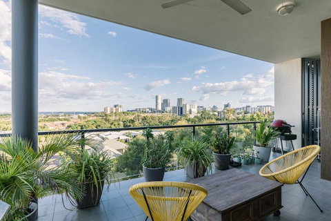 Luxury & Location - Sea Views With Modern Class ! - Accommodation Brisbane 2