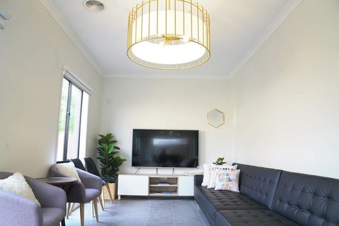Luxury 9 BRM House In Melbourne - Accommodation Brisbane 2