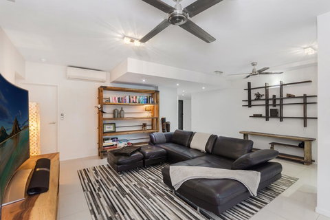 Luxury Pool Side Apartment In Beachfront Resort - Accommodation Brisbane 0