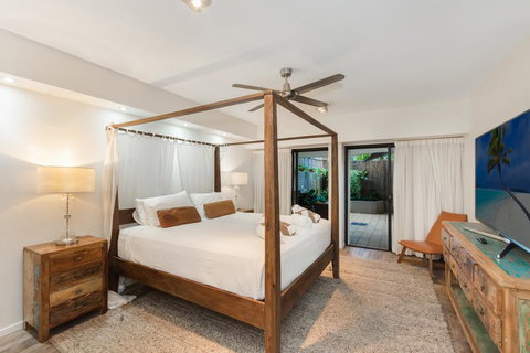 Luxury Pool Side Apartment In Beachfront Resort - Accommodation Brisbane 3