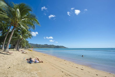 Maggies Beachfront Apt. 1 - Accommodation Brisbane 1